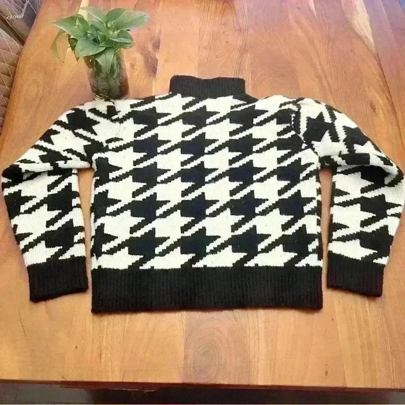 Houndstooth Turtle Neck Black & White Sweater Jumper with Zip Up  Collar. - Picture 7 of 12